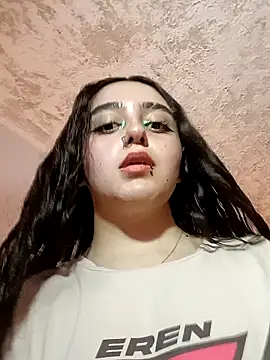 Snapshot of IvonneT chatting on 02.09.25 IvonneT online show from 02.09.25