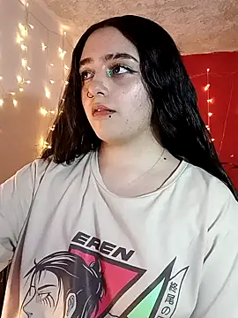 Snapshot of IvonneT chatting on 02.10.25 IvonneT online show from 02.10.25