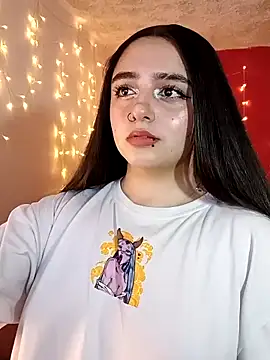 Snapshot of IvonneT chatting on 03.01.25 IvonneT online show from 03.01.25