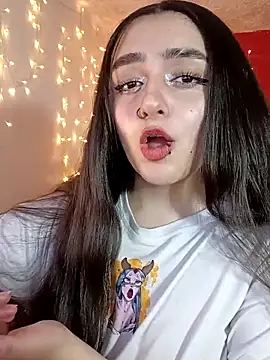 Snapshot of IvonneT chatting on 03.09.25 IvonneT online show from 03.09.25