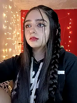 Snapshot of IvonneT chatting on 03.16.25 IvonneT online show from 03.16.25