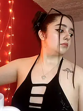 Snapshot of IvonneT chatting on 09.21.25 IvonneT online show from 09.21.25