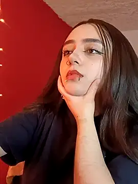 Snapshot of IvonneT chatting on 10.20.25 IvonneT online show from 10.20.25