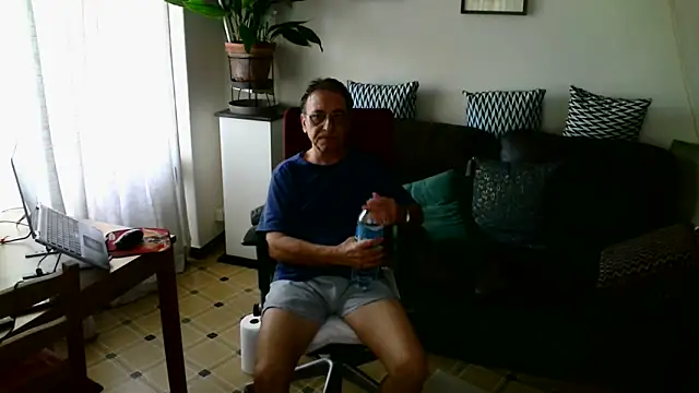 Snapshot of HETEREOMAN chatting on 09.28.25 HETEREOMAN online show from 09.28.25