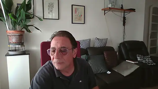 Snapshot of HETEREOMAN chatting on 10.19.25 HETEREOMAN online show from 10.19.25