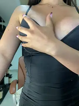 Snapshot of MiaJones21 chatting on 02.25.25 MiaJones21 online show from 02.25.25
