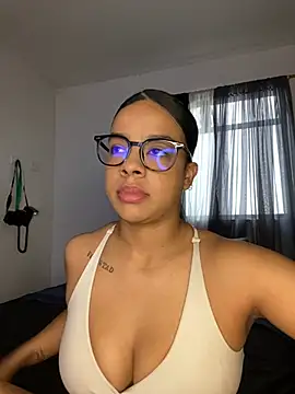 trianawhite online show from 04.13.26