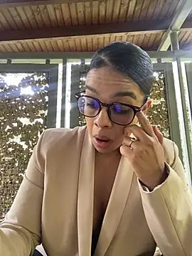 trianawhite online show from 04.15.26