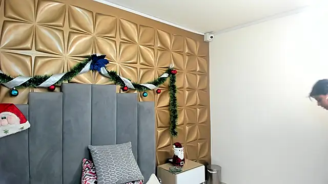 Snapshot of melani_dream chatting on 12.13.24 melani dream online show from 12.13.24