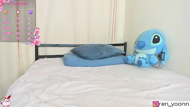 Snapshot of Ren_yoon chatting on 12.23.24 Ren yoon online show from 12.23.24