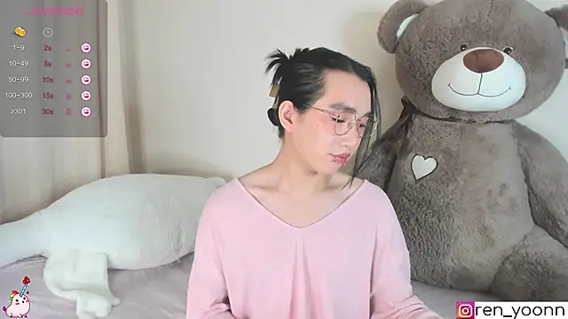 Snapshot of Ren_yoon chatting on 10.05.25 Ren yoon online show from 10.05.25