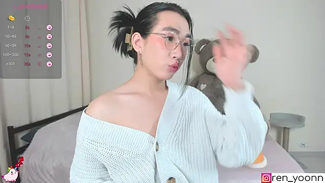 Snapshot of Ren_yoon chatting on 10.12.25 Ren yoon online show from 10.12.25