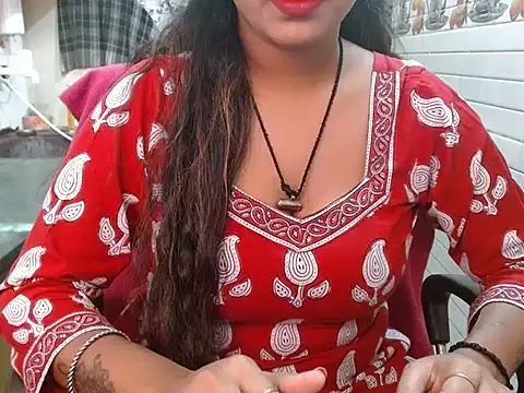 LovingPihu online show from 11.04.25