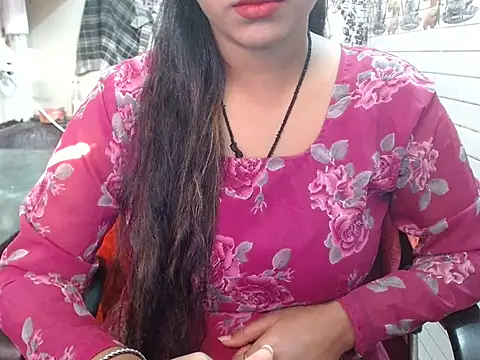 LovingPihu online show from 11.14.25