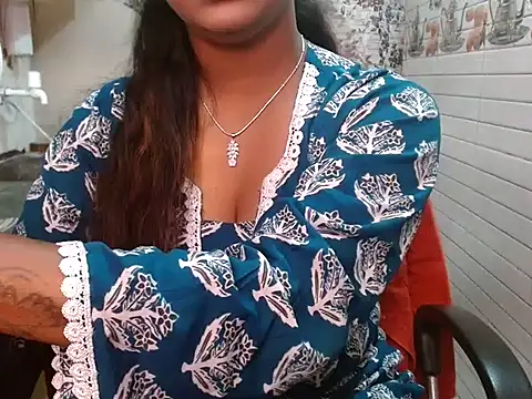 LovingPihu online show from 01.08.26