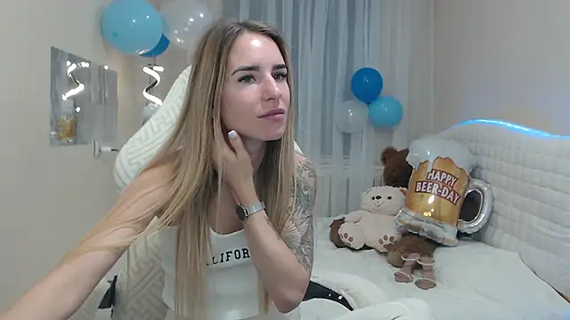 Snapshot of DeboraHorny chatting on 09.19.25 DeboraHorny online show from 09.19.25