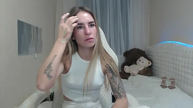 Snapshot of DeboraHorny chatting on 11.21.25 DeboraHorny online show from 11.21.25