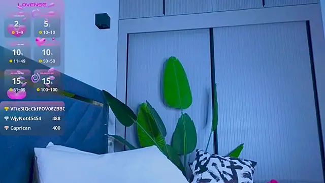 Mia Tin online show from 09.16.25