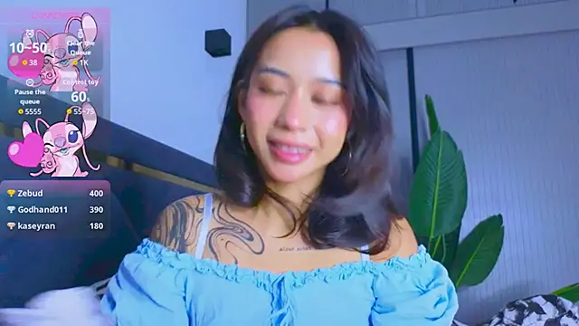 Mia Tin online show from 09.28.25