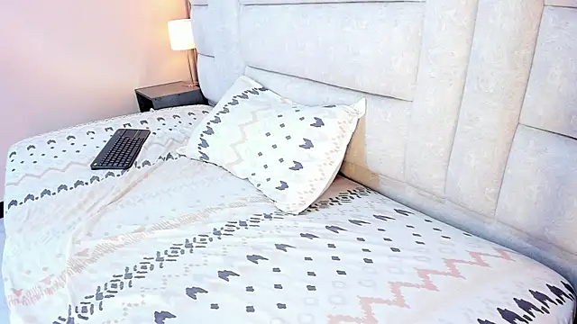 EYMI TOMSOM online show from 02.24.25