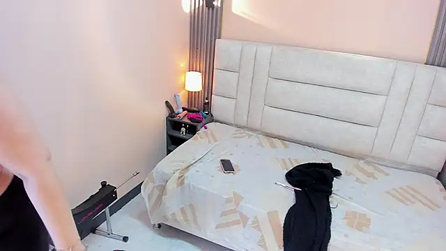 EYMI TOMSOM online show from 03.08.25