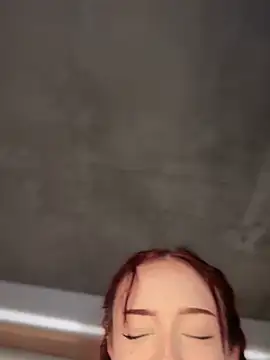 Snapshot of roxxxyrose chatting on 02.25.25 roxxxyrose online show from 02.25.25