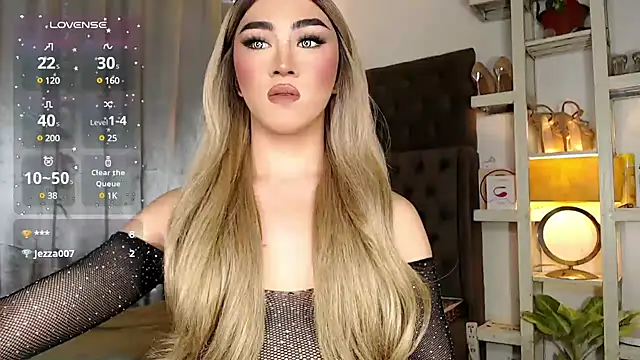 Snapshot of Local_Hoelyx chatting on 12.05.24 Local Hoelyx online show from 12.05.24