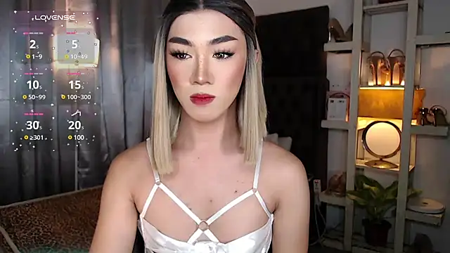 Snapshot of Local_Hoelyx chatting on 12.15.24 Local Hoelyx online show from 12.15.24