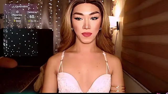 Snapshot of Local_Hoelyx chatting on 12.21.24 Local Hoelyx online show from 12.21.24