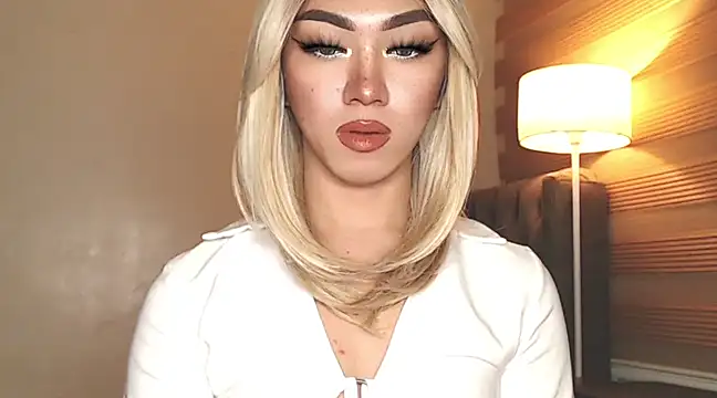 Snapshot of Local_Hoelyx chatting on 02.11.25 Local Hoelyx online show from 02.11.25