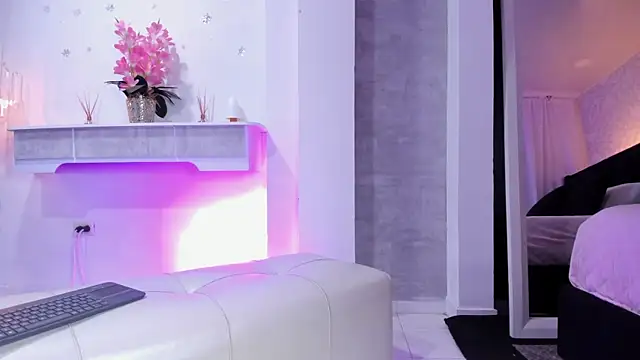  liathompsom09 online show from 02.13.25