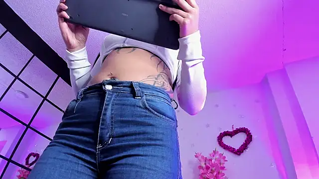  liathompsom09 online show from 02.25.25