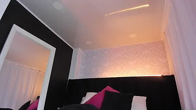  liathompsom09 online show from 03.13.25