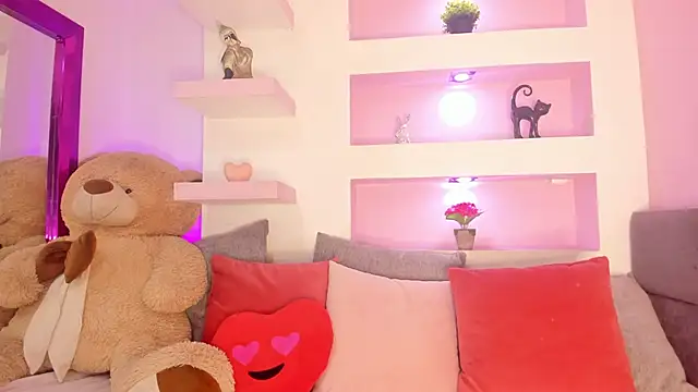  liathompsom09 online show from 12.15.25