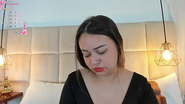 Snapshot of AnaisClark chatting on 01.22.25 AnaisClark online show from 01.22.25