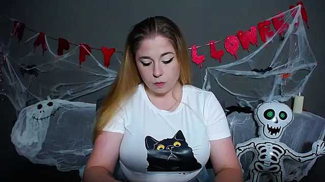 Snapshot of JessikaDaniel chatting on 10.27.25 JessikaDaniel online show from 10.27.25