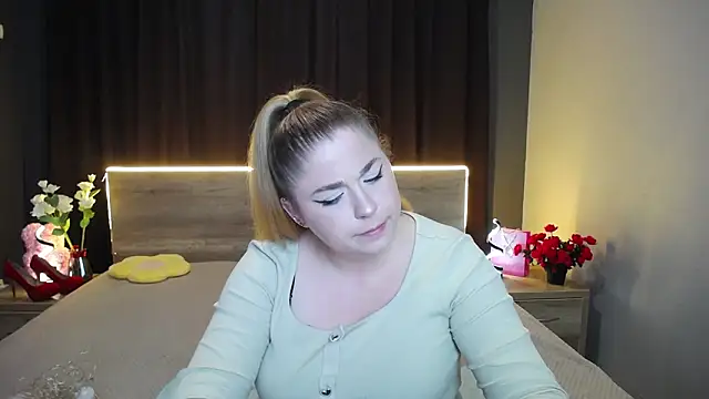 Snapshot of JessikaDaniel chatting on 12.04.25 JessikaDaniel online show from 12.04.25