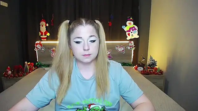 Snapshot of JessikaDaniel chatting on 12.16.25 JessikaDaniel online show from 12.16.25