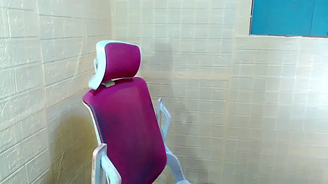 Snapshot of 9inSelfSucker chatting on 11.17.25 9inSelfSucker online show from 11.17.25