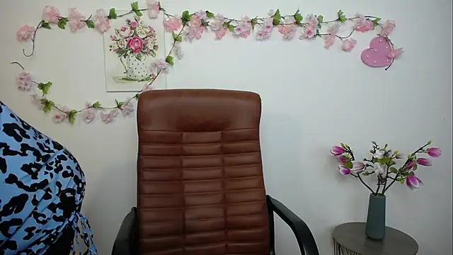 Snapshot of AliceInksSweetty chatting on 09.12.25 AliceInksSweetty online show from 09.12.25