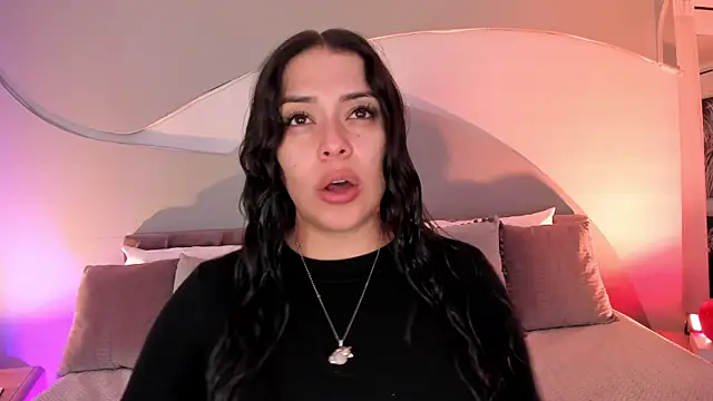 Nicolle W online show from 11.07.25