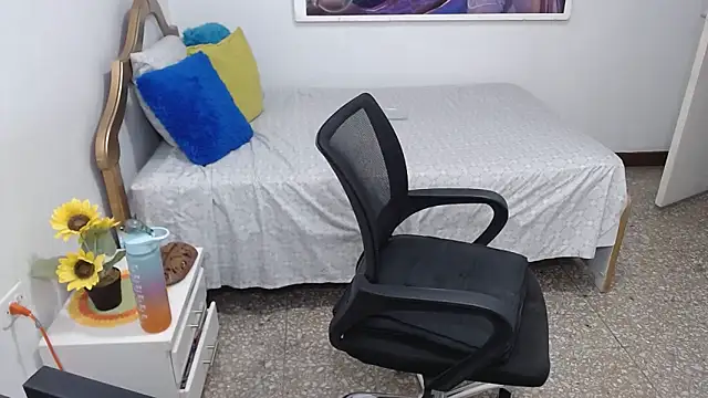 emiliaa hot online show from 12.19.24