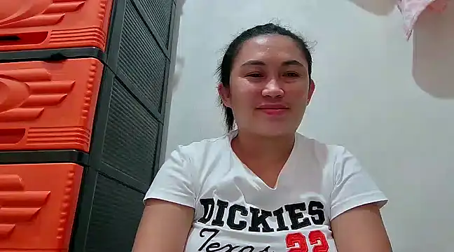 Snapshot of LalaiAsian chatting on 03.02.25 LalaiAsian online show from 03.02.25