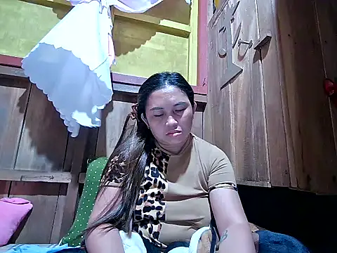 Snapshot of LalaiAsian chatting on 11.08.25 LalaiAsian online show from 11.08.25