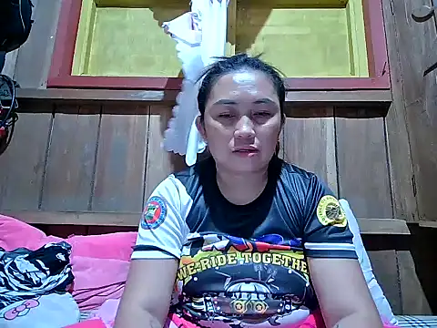 Snapshot of LalaiAsian chatting on 11.13.25 LalaiAsian online show from 11.13.25