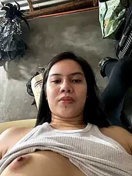 Snapshot of Hebefemme chatting on 12.14.25 Hebefemme online show from 12.14.25