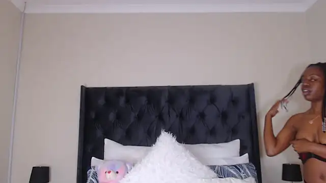 Snapshot of Sexynaughty_Gal chatting on 03.05.25 Sexynaughty Gal online show from 03.05.25