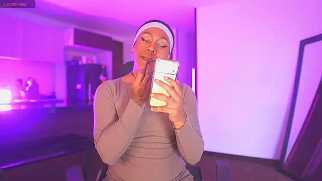 AmberRaus online show from 04.14.26