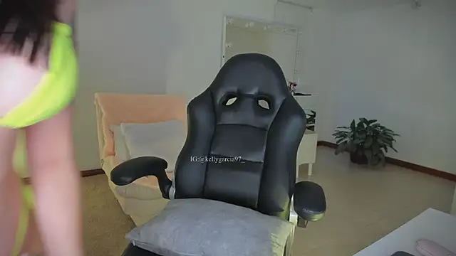 Ally Snow online show from 10.21.25