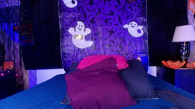 shelsyloreds online show from 10.17.25